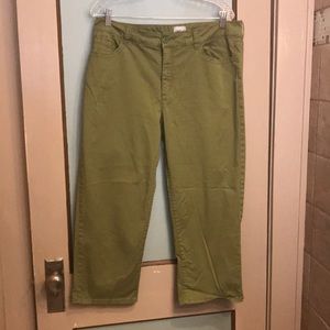 Chico’s 2.5 green capris